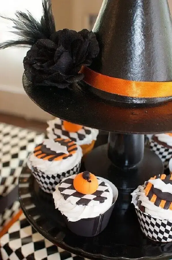cupcake personalizado para decoração de mesa dia das bruxas Foto Michael Murphy