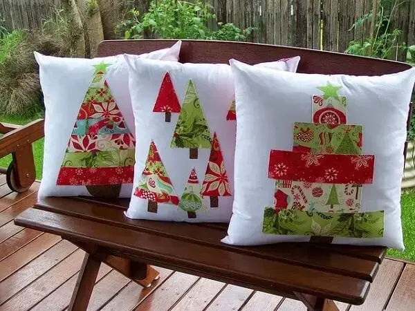 Conjunto de almofadas de Natal feitas com a técnica de patchwork