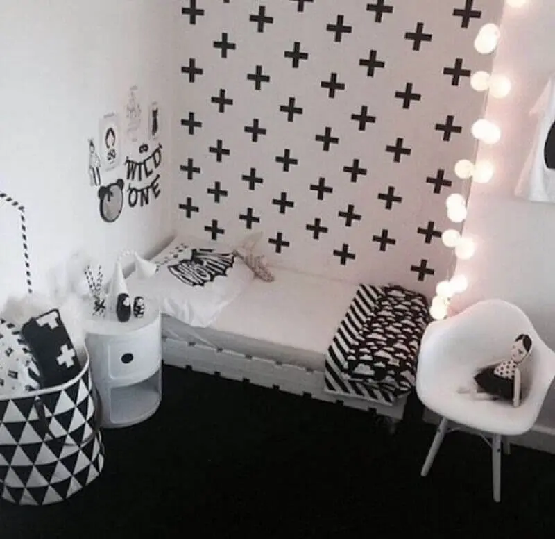 decoração com fita isolante para quarto preto e branco Foto Elo7