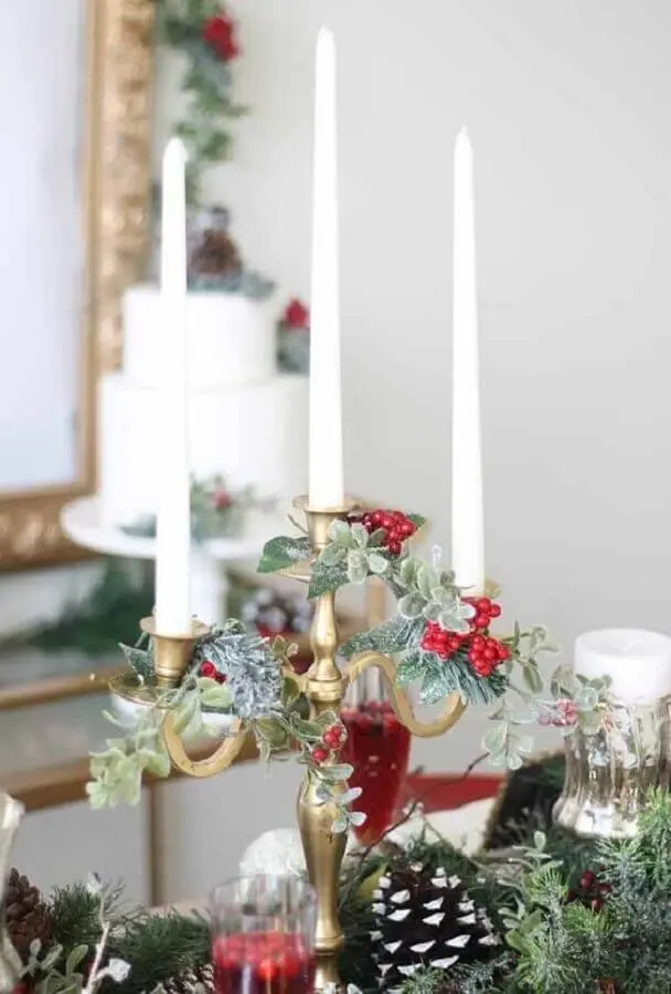 decoração de natal com castiçal dourado candelabro Foto Pinterest