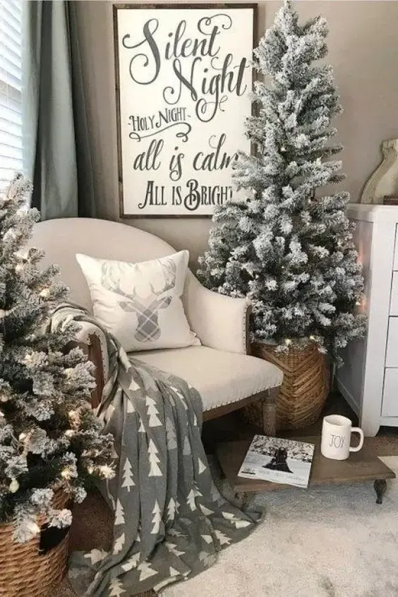 decoração de natal para sala simples e barata na paleta de cores neutra