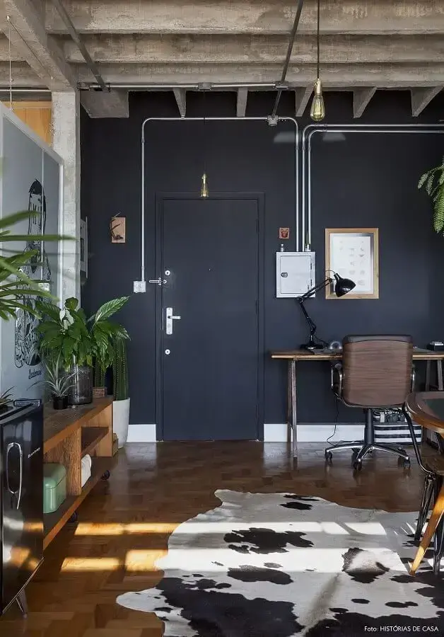 decoração industrial para casa com parede preta Foto Pinterest