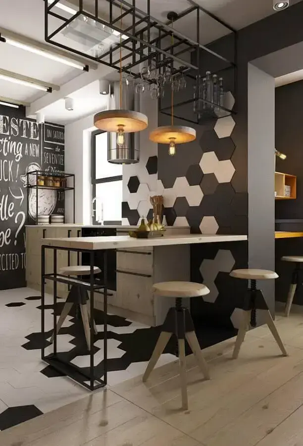 decoração industrial para cozinha com azulejo hexagonal e bancada de madeira foto Trendecora