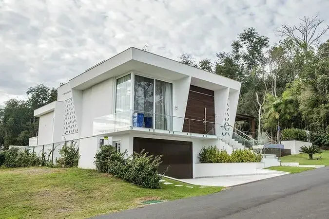 esquadrias de alumínio - casa com janela grande 