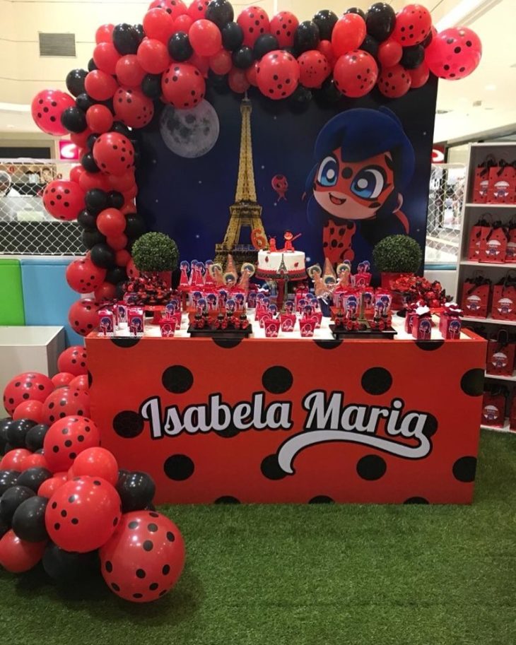 Festa Ladybug com torre eiffel e balões