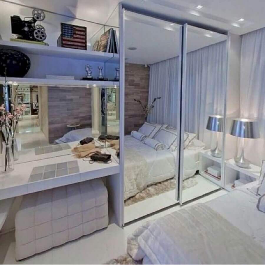 guarda roupa solteiro com espelho para quarto moderno todo branco com penteadeira planejada Foto Blog da MaryLis
