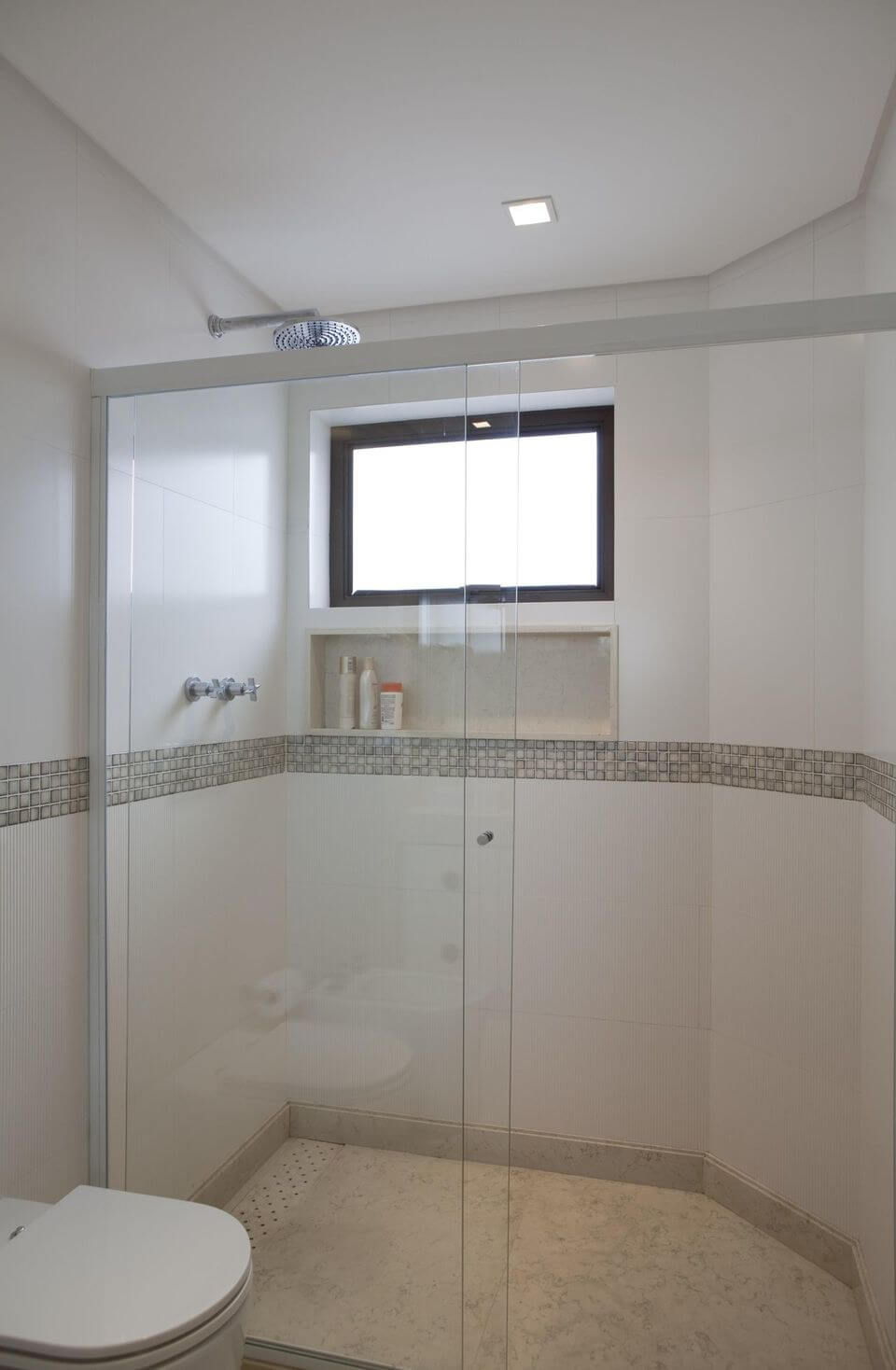 janela para banheiro - banheiro com box de vidro 