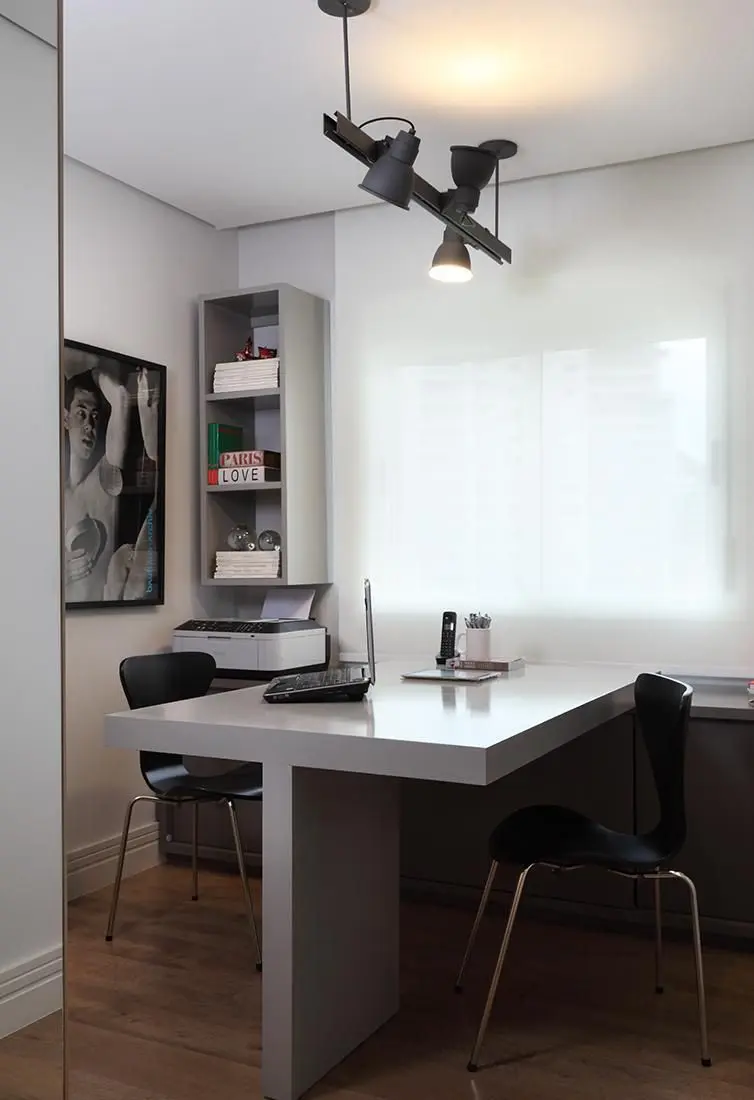 lustres simples - home office com lustre metálico 
