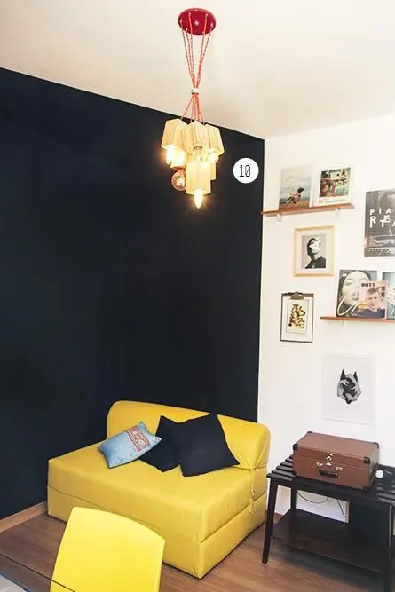 lustres simples - home office com sofá colorido e lustre 
