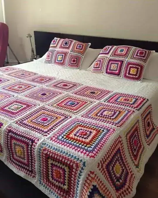 manta de crochê - manta colorida combinando com fronhas 
