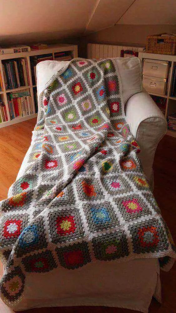 manta de crochê - manta quadriculada colorida de poltrona 