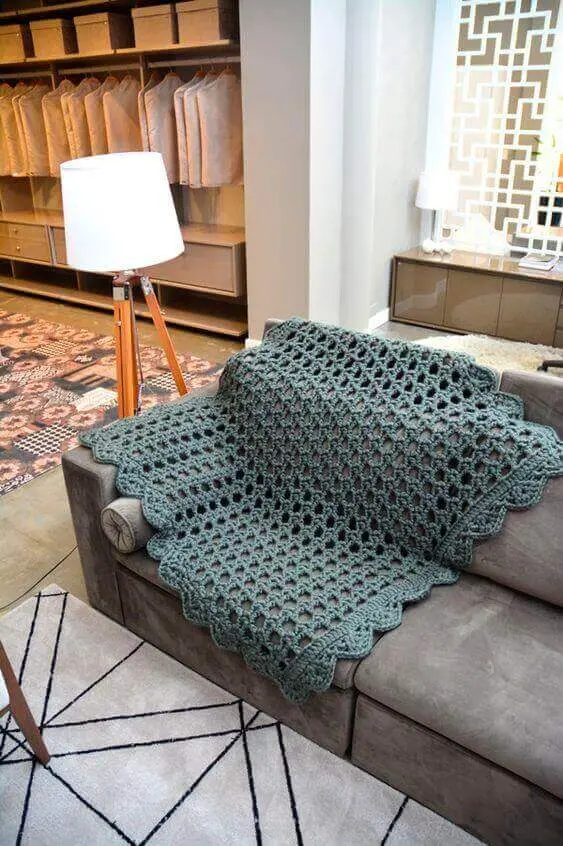 manta de crochê - manta vazada chumbo em sofá 