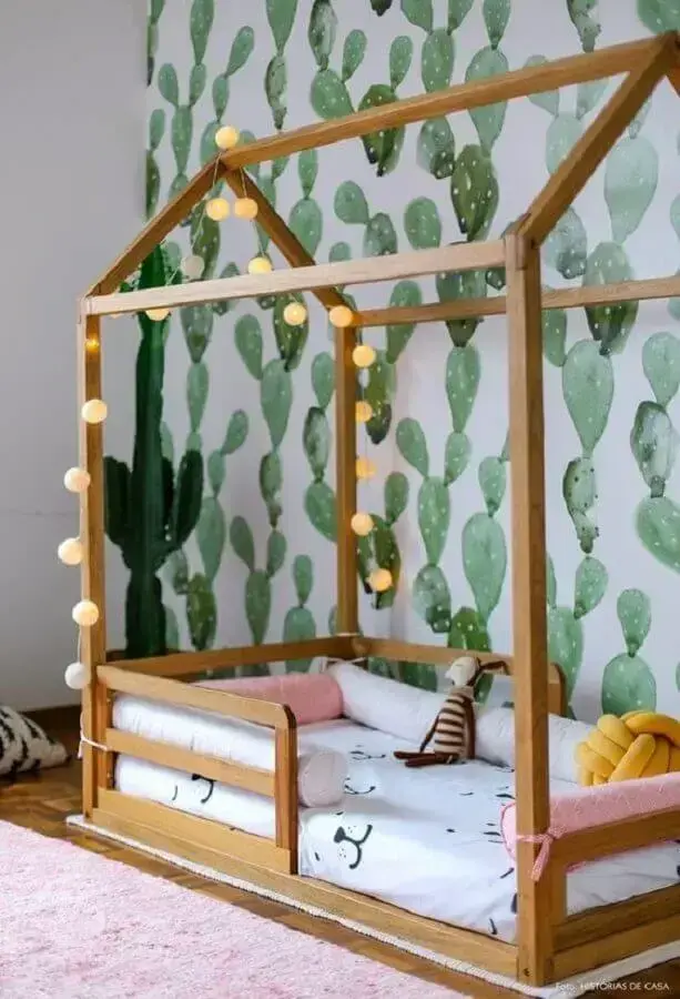 papel de parede para quarto infantil com cama montessoriana Foto História de Casa
