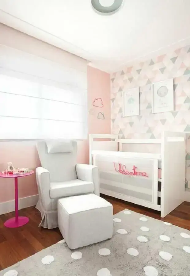 poltrona para quarto de bebê feminino branco e rosa Foto Circu
