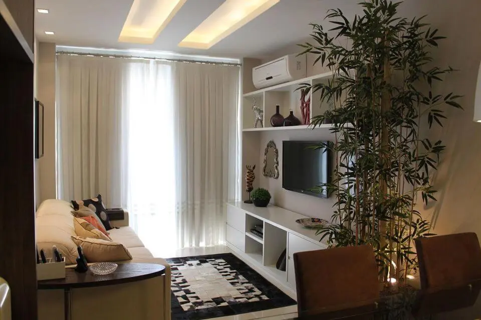 sofá para apartamento - sala pequena com sofá bege 