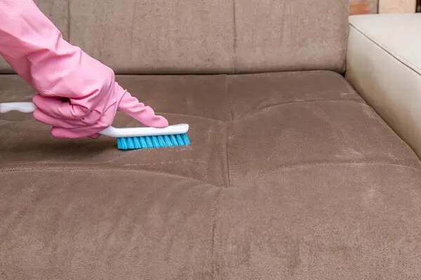 Como limpar sofá suede sem danificá-lo