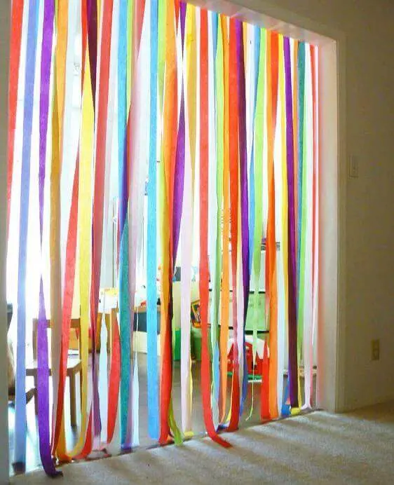 cortina de papel crepom colorido