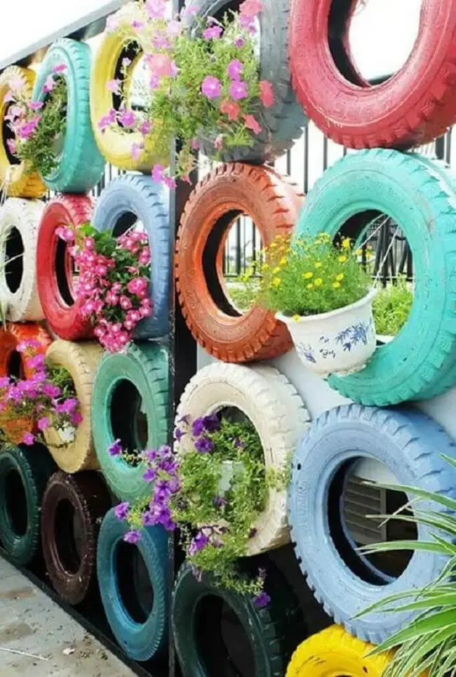 Enfeites para jardim: reaproveite pneus e faça um lindo jardim vertical