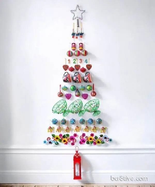 Árvore de Natal na parede criativa