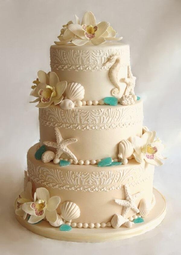 Modelo de bolo de casamento quando a cerimonia e feita na praia. Fonte: Acho Tendência