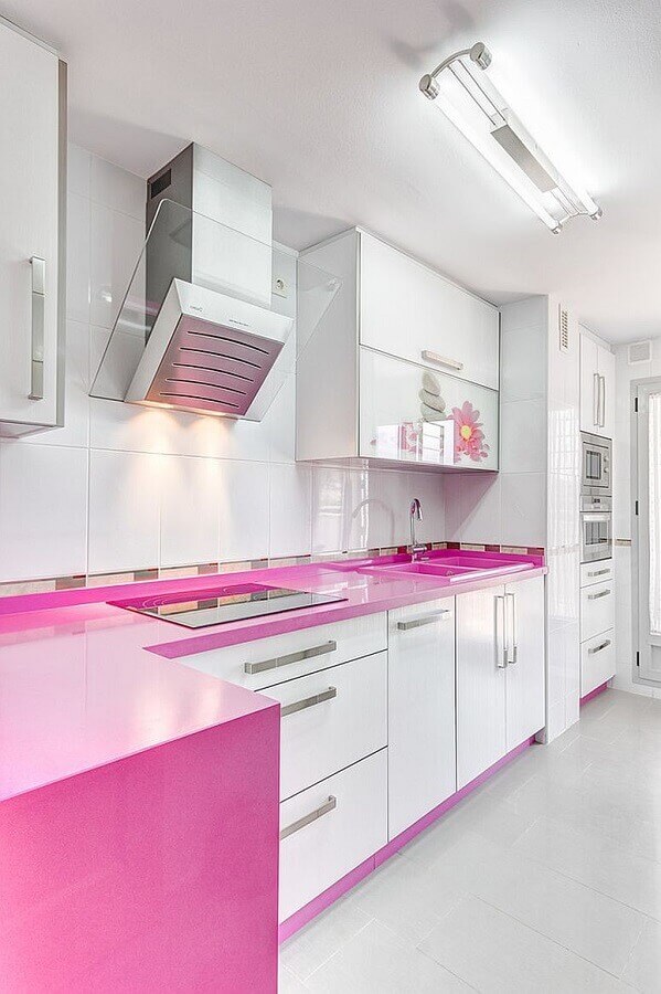 Reforma de cozinha branca e rosa Foto Decor Plans