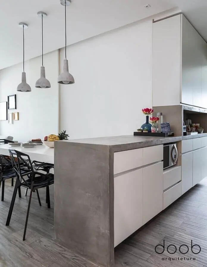 armários planejados para cozinha com bancada de concreto simples Foto Doob Arquitetura