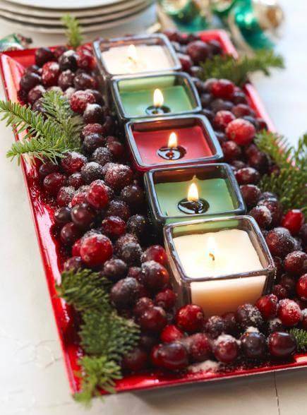 Arranjos de natal para mesa com velas e coloridas e frutas