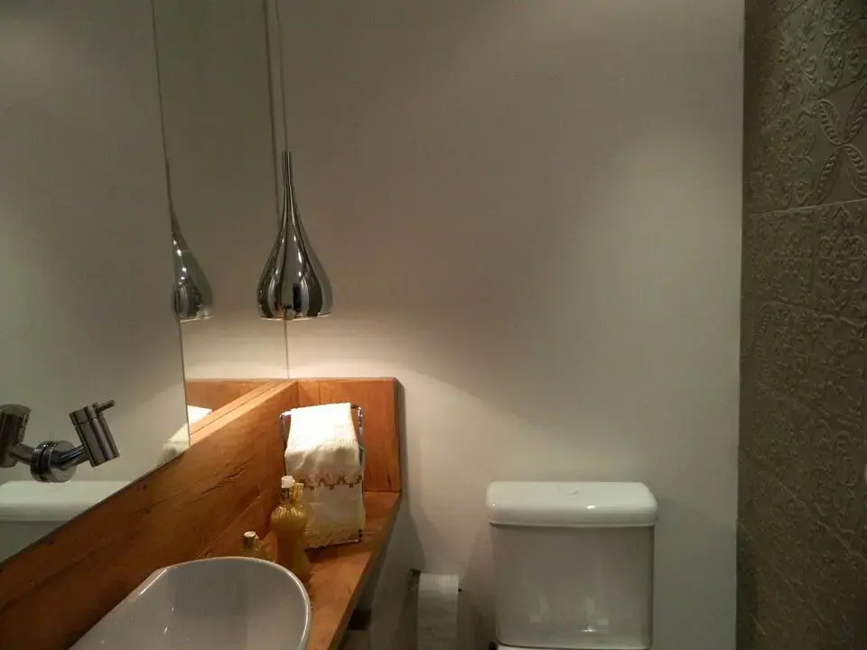 balcão para banheiro - lavabo com bancada simples de madeira 