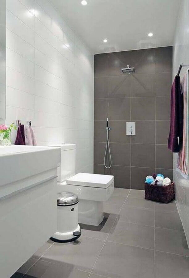 banheiro cinza e branco simples Foto Morgan Allen Designs