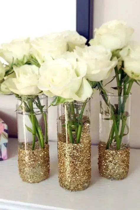 bodas de ouro - arranjo com rosas brancas 