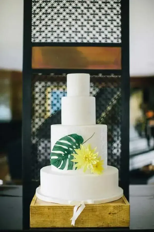 bolo de casamento 3 andares com decoração tropical Foto 100 Layer Cake