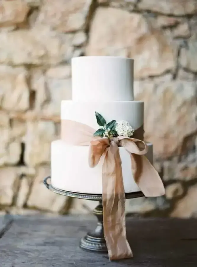 bolo de casamento 3 andares decorado com laço Foto Pinterest