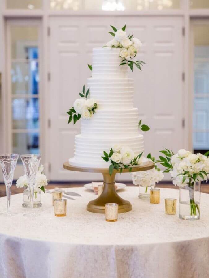 bolo de casamento com flores brancas Foto Wedding Chicks