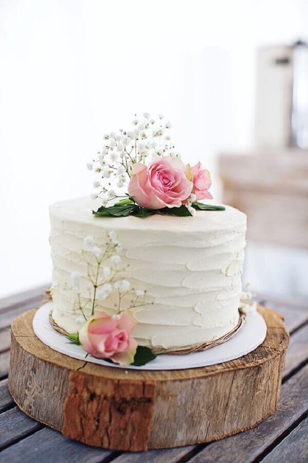 bolo de casamento com flores e chantilly Foto Easy Weddings