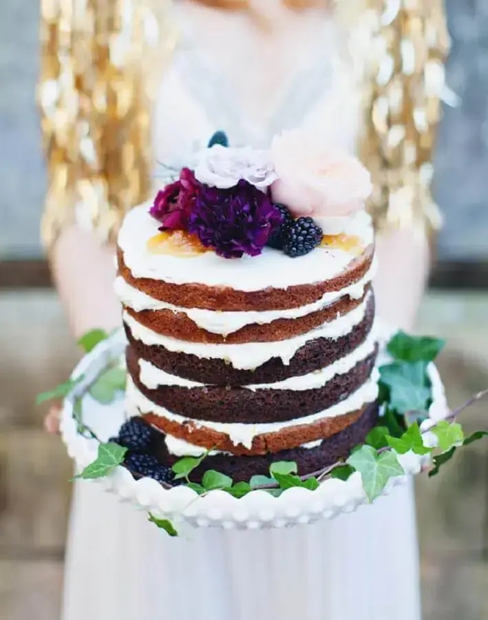 Como fazer um bolo simples virar um apetitoso naked cake