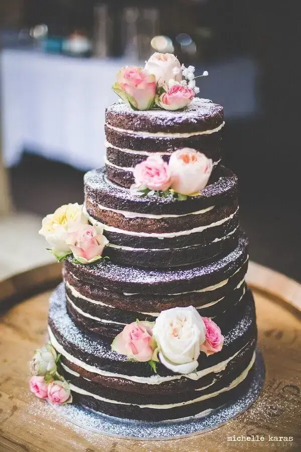 bolo de casamento rústico decorado com rosas Foto Michelle Karas
