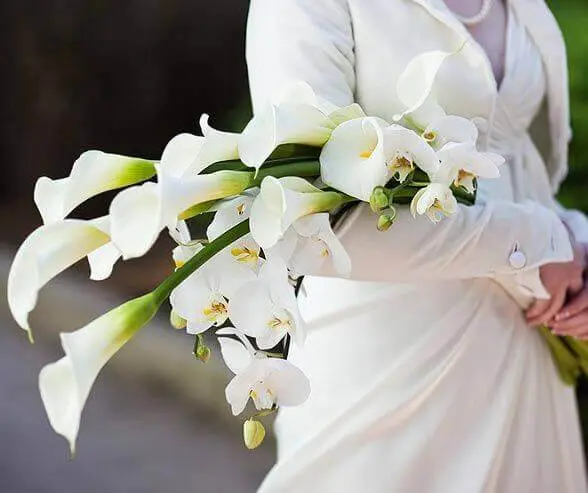 Buquê de noiva com as flores para casamento