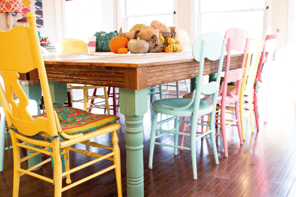 Cadeira de madeira colorida