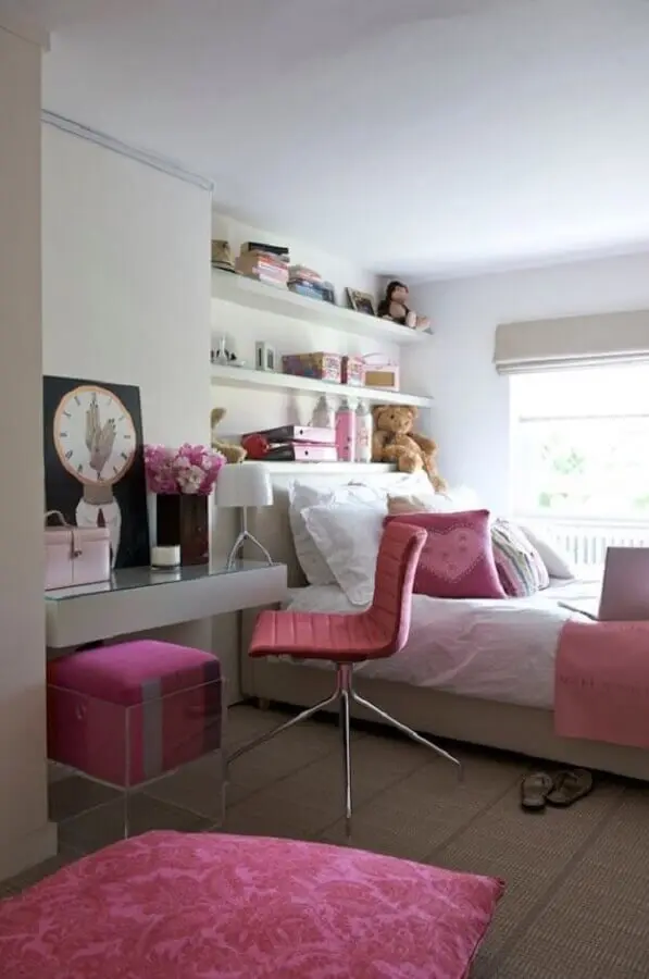 cadeira giratória para quarto rosa e branco Foto Interior God
