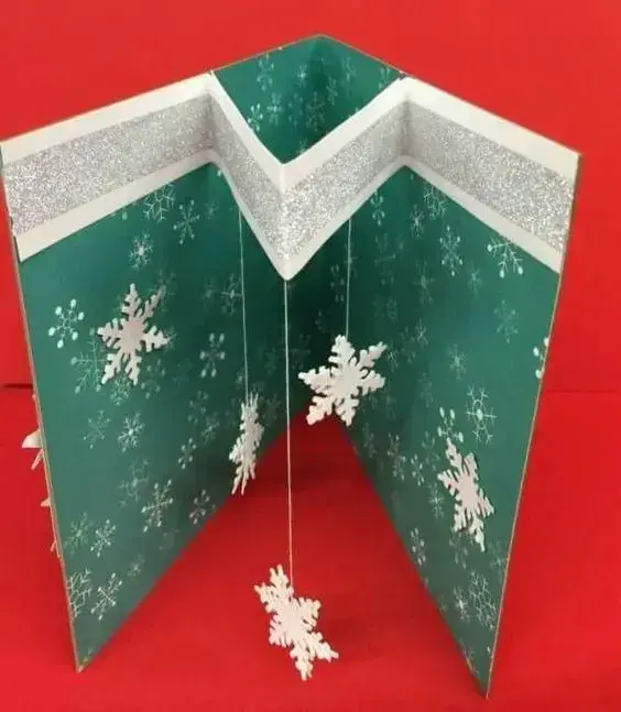cartão de natal - cartão verde com flocos de neve 