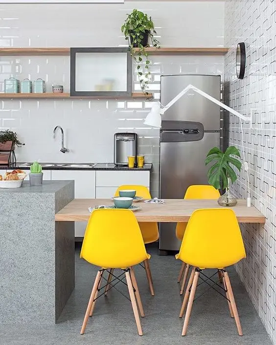 cor amarela - cozinha com cadeiras amarelas 