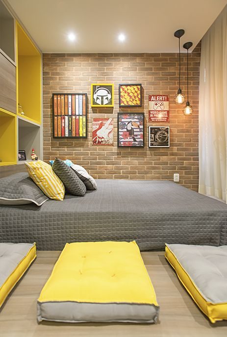 cor amarela - quarto com almofadas amarelas 