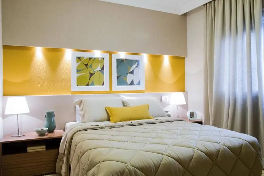 cor amarela - quarto de casal com textura amarela 