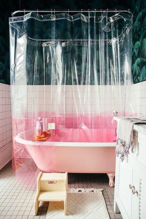 cortina para banheiro - cortina transparente com detalhe em rosa 