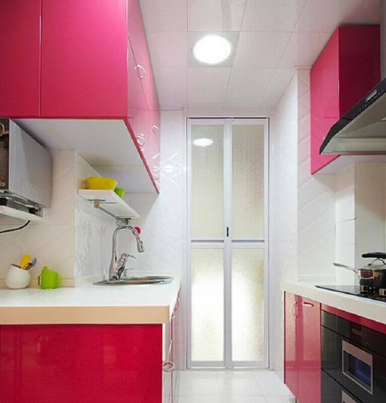 cozinha rosa pequena decorada Foto Assetproject