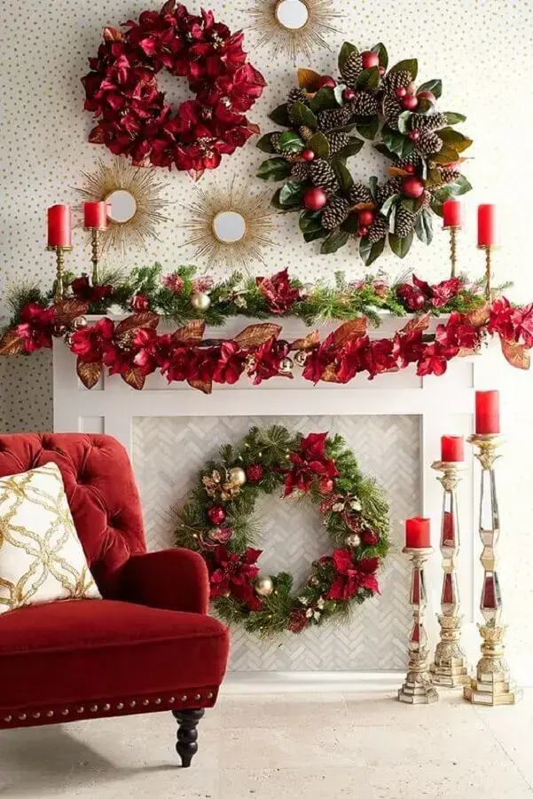 decoration with Christmas garlands Photo Elle Decor
