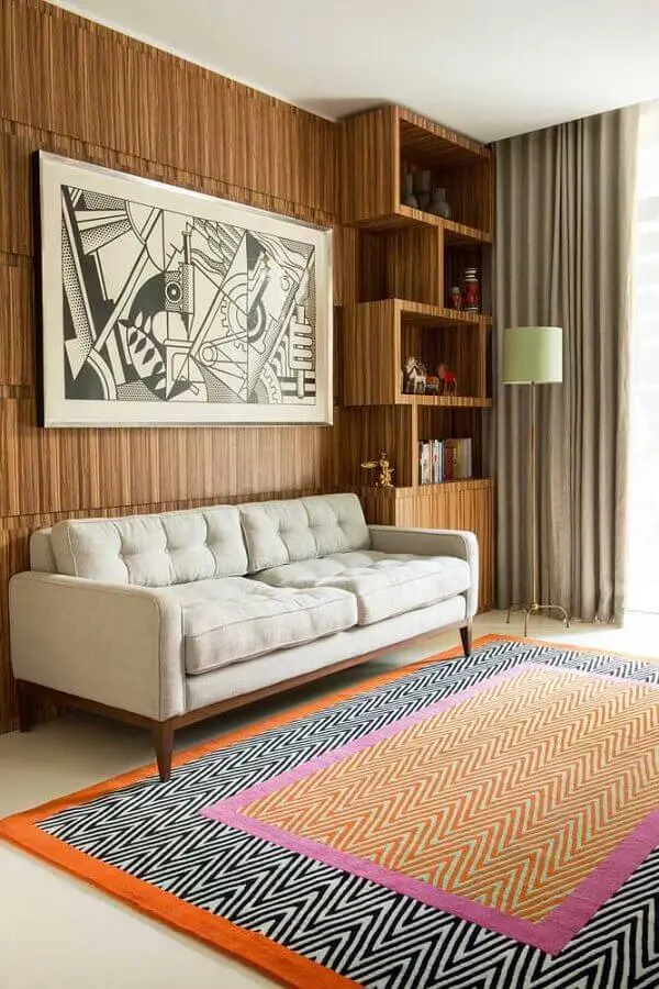decoração com tapete colorido para sala com sofá bege Foto Jeito de Casa