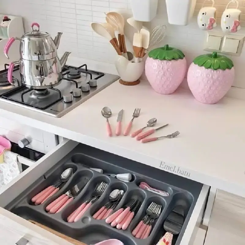 decoração com utensílios de cozinha rosa Foto Home Decor DIY