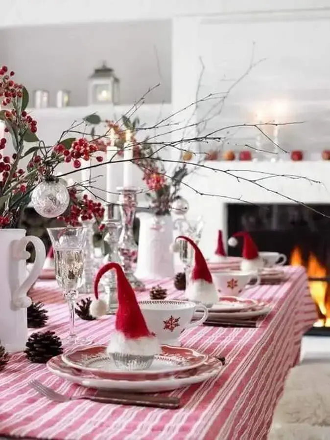 decoração de mesa natalina branca e vermelha Foto Pinterest