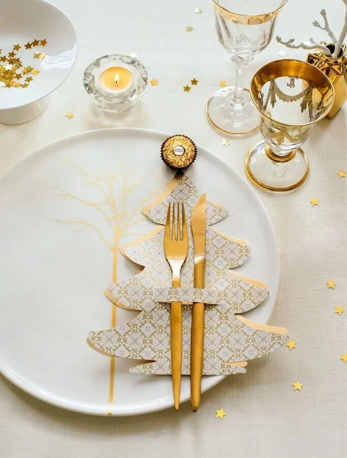 decoração mesa réveillon branca e dourada Foto Pinterest